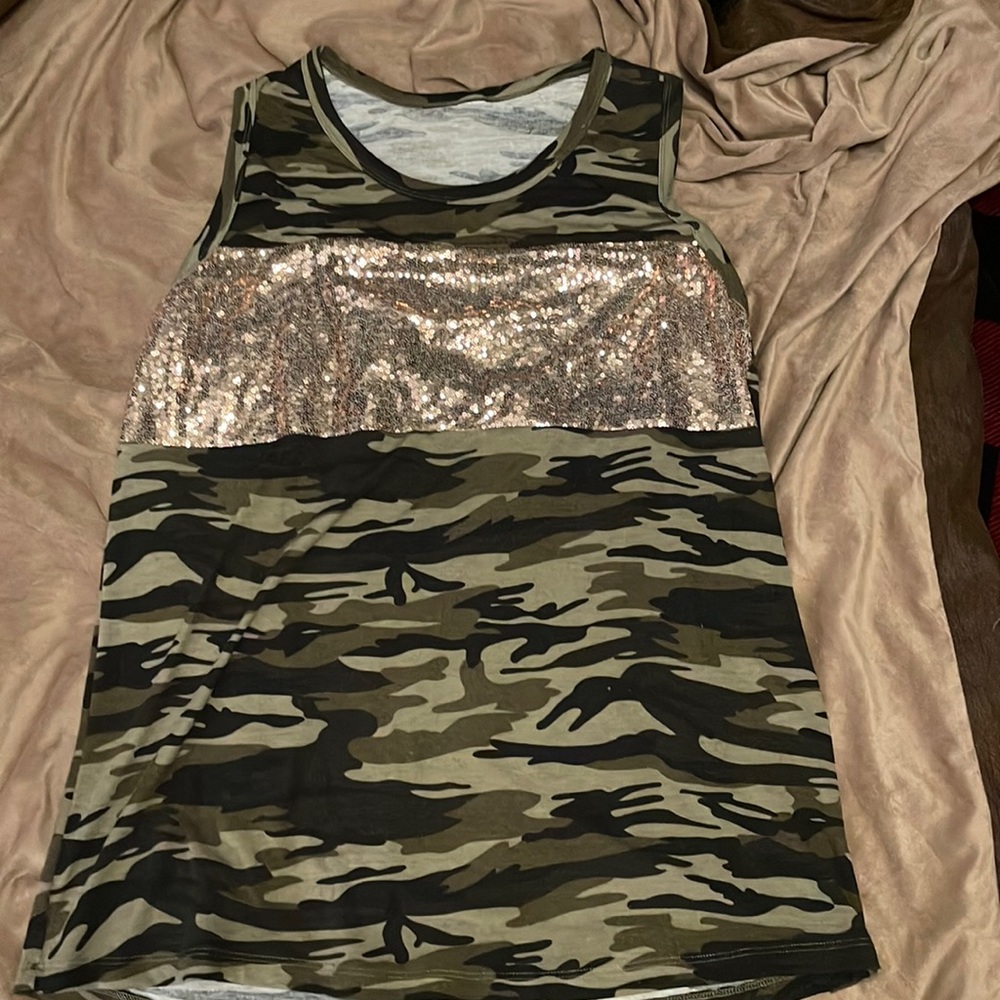CAMO TANK WITH SEQUINS ACCENT